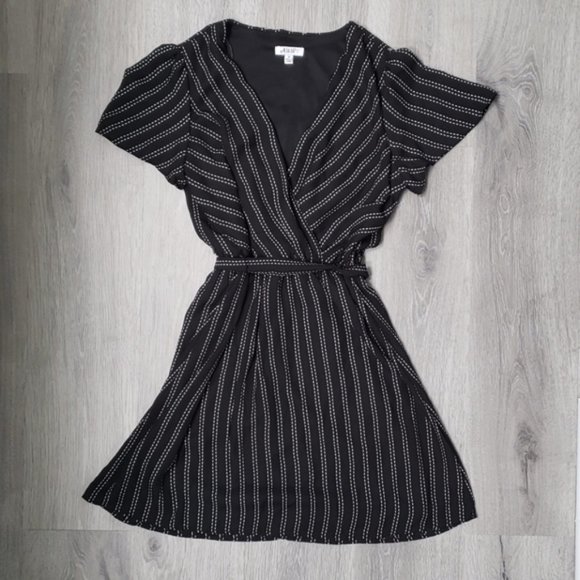 AUW Dresses & Skirts - AUW Dashed Stitch Wrap Dress - NWT